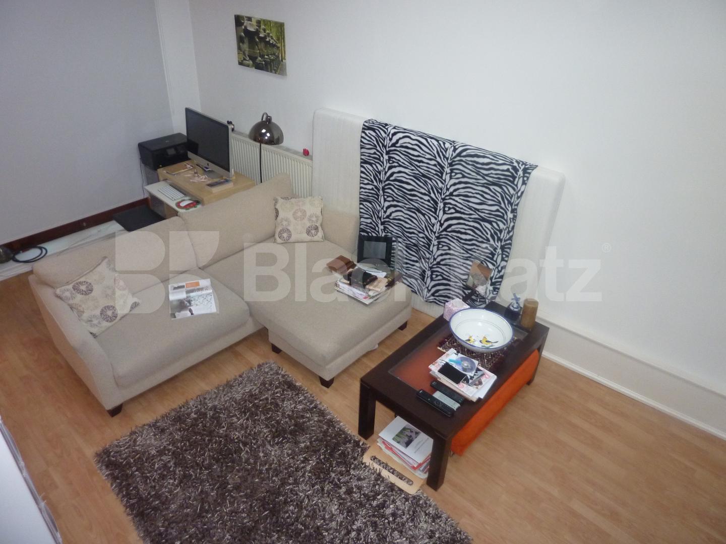			STUNNING ONE BED!, 1 Bedroom, 1 bath, 1 reception Flat			 Highgate Road, KENTISH TOWN